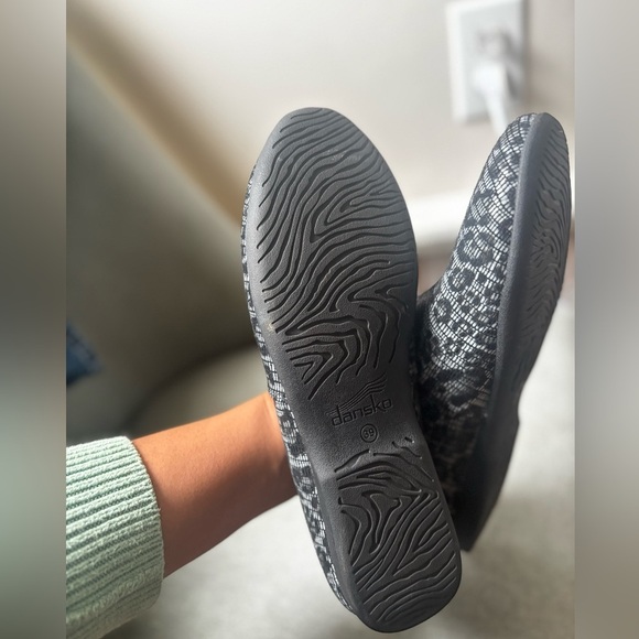 DANSKO | leather grey leopard print flat | size 39 - Picture 5 of 6